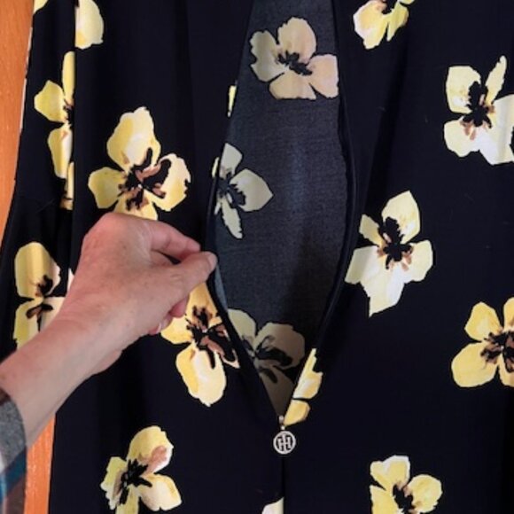 Tommy Hilfiger Printed Jersey Bell Sleeve A-line Dress Blk/Yellow Floral Size 4 - Picture 7 of 11